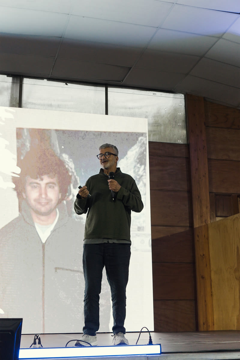 Conversatorio sobre el escenario